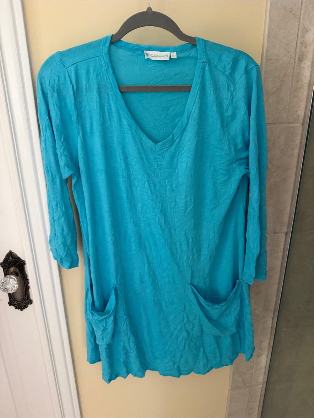LuLuB V-NeckTunic in Turquoise comfy flattering two pockets in front Medium